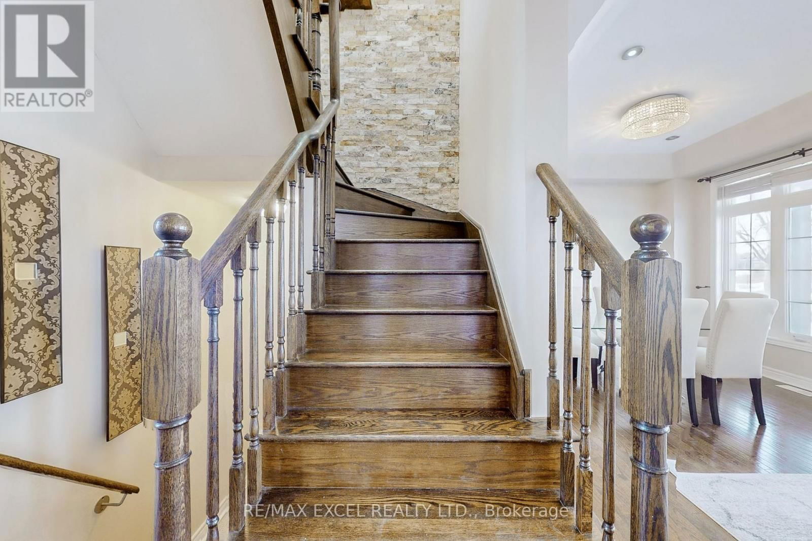 553 RIVERLANDS AVENUE Image 21