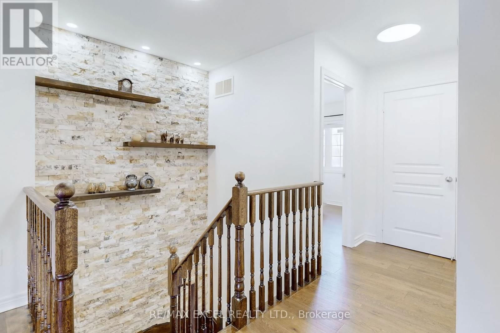 553 RIVERLANDS AVENUE Image 22