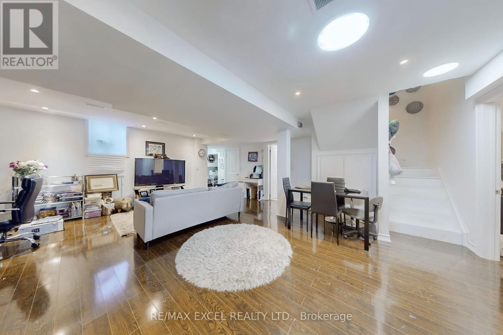 553 RIVERLANDS AVENUE Image 37
