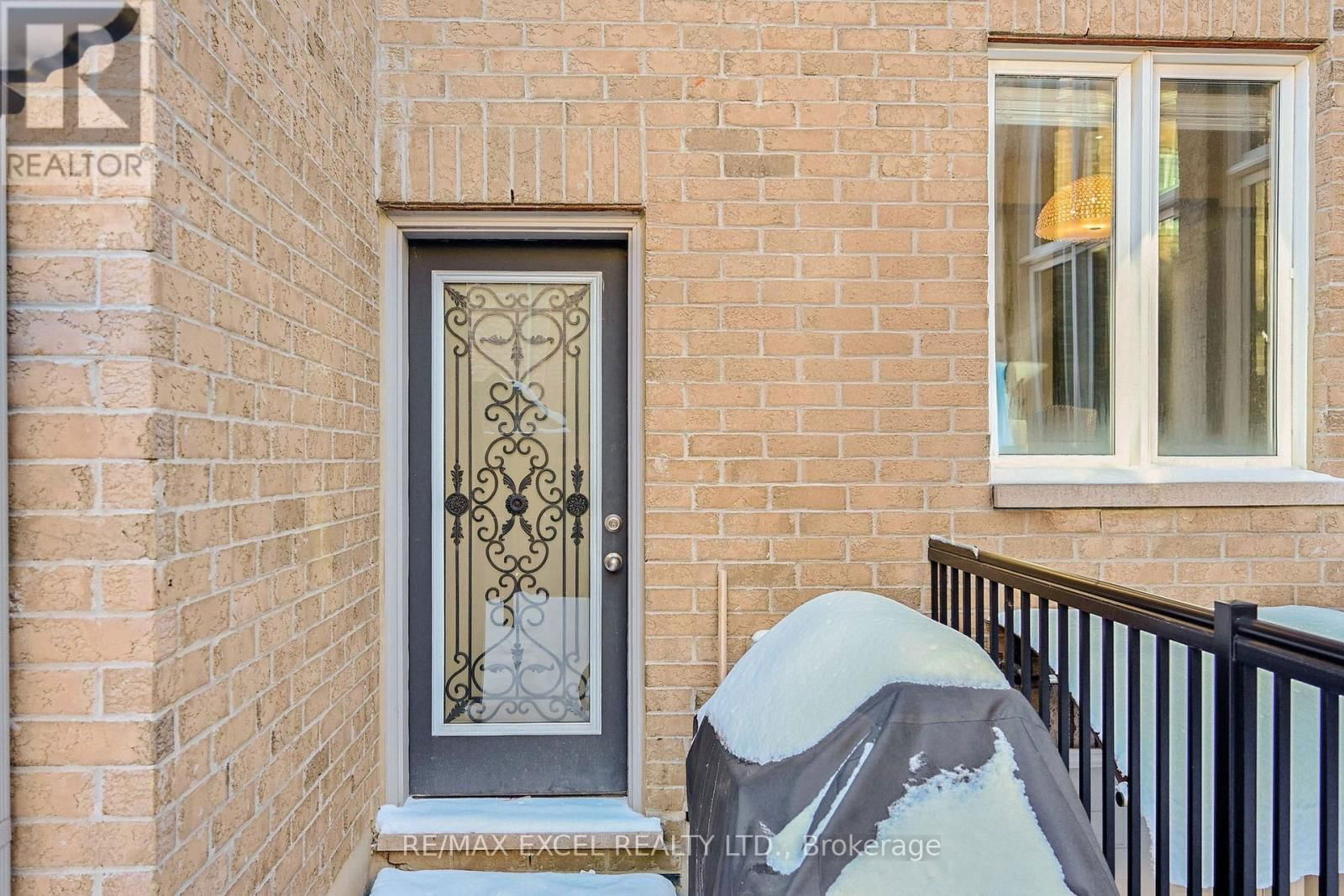 553 RIVERLANDS AVENUE Image 41
