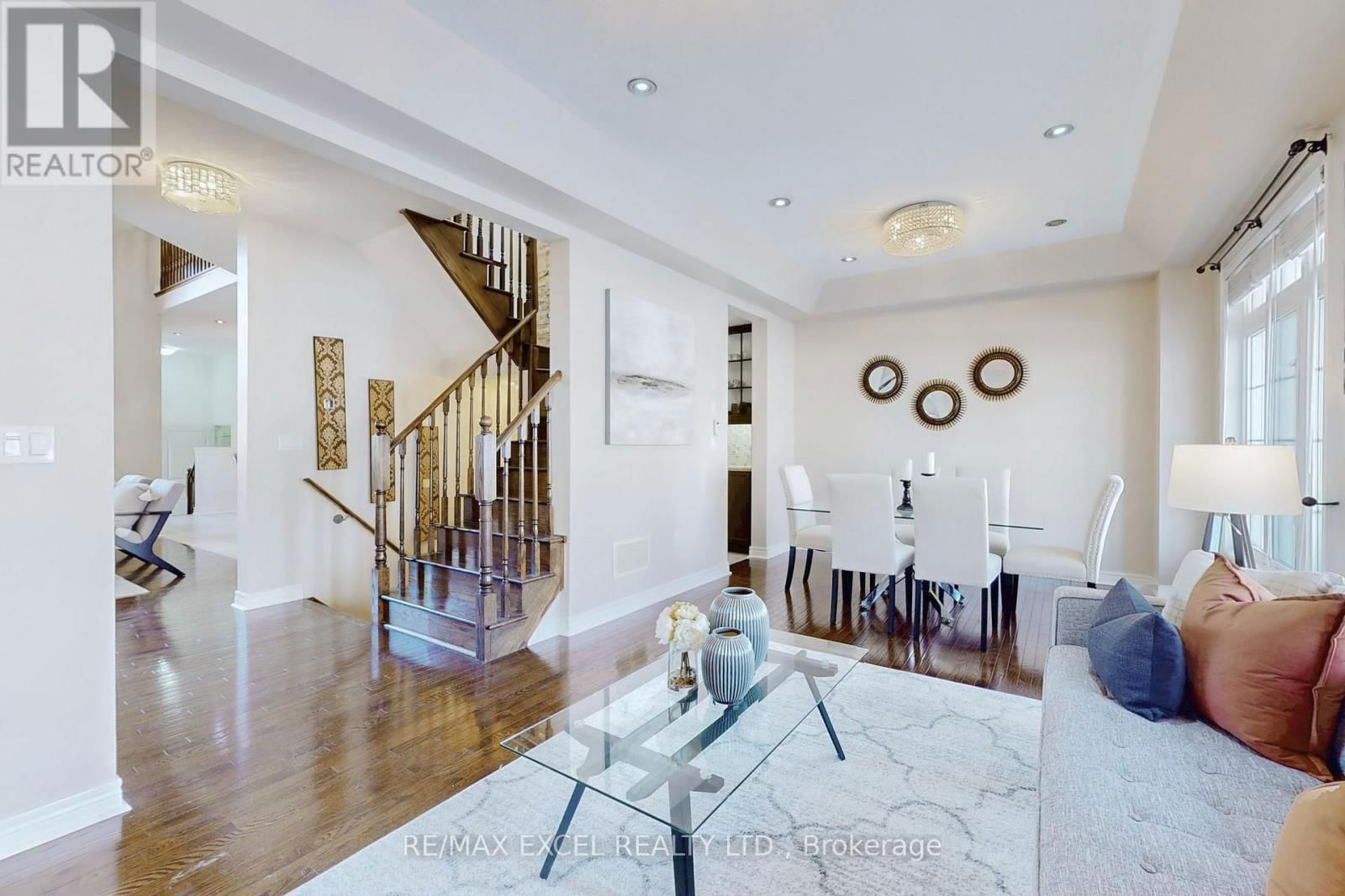 553 RIVERLANDS AVENUE Image 5