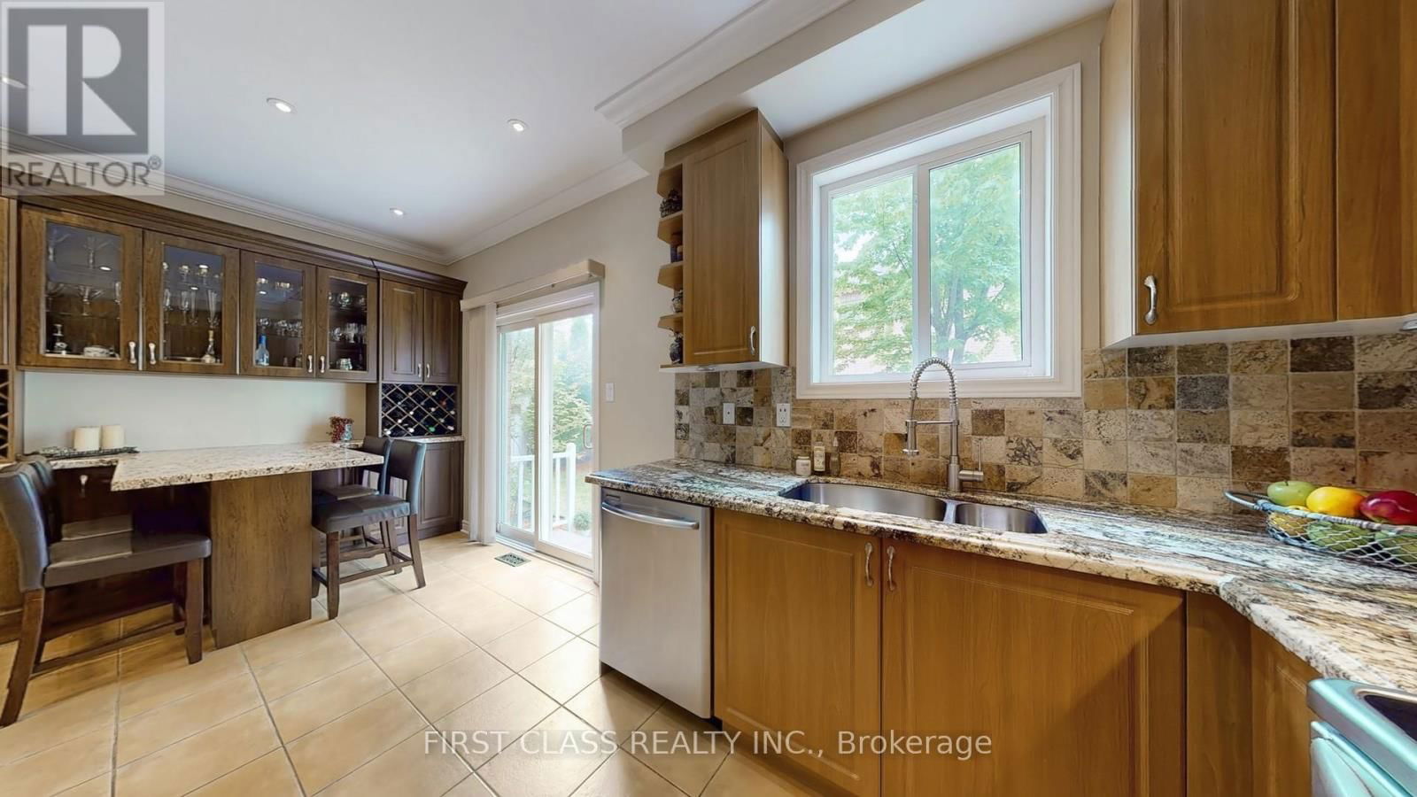 35 VALEMOUNT WAY SOUTH Image 10