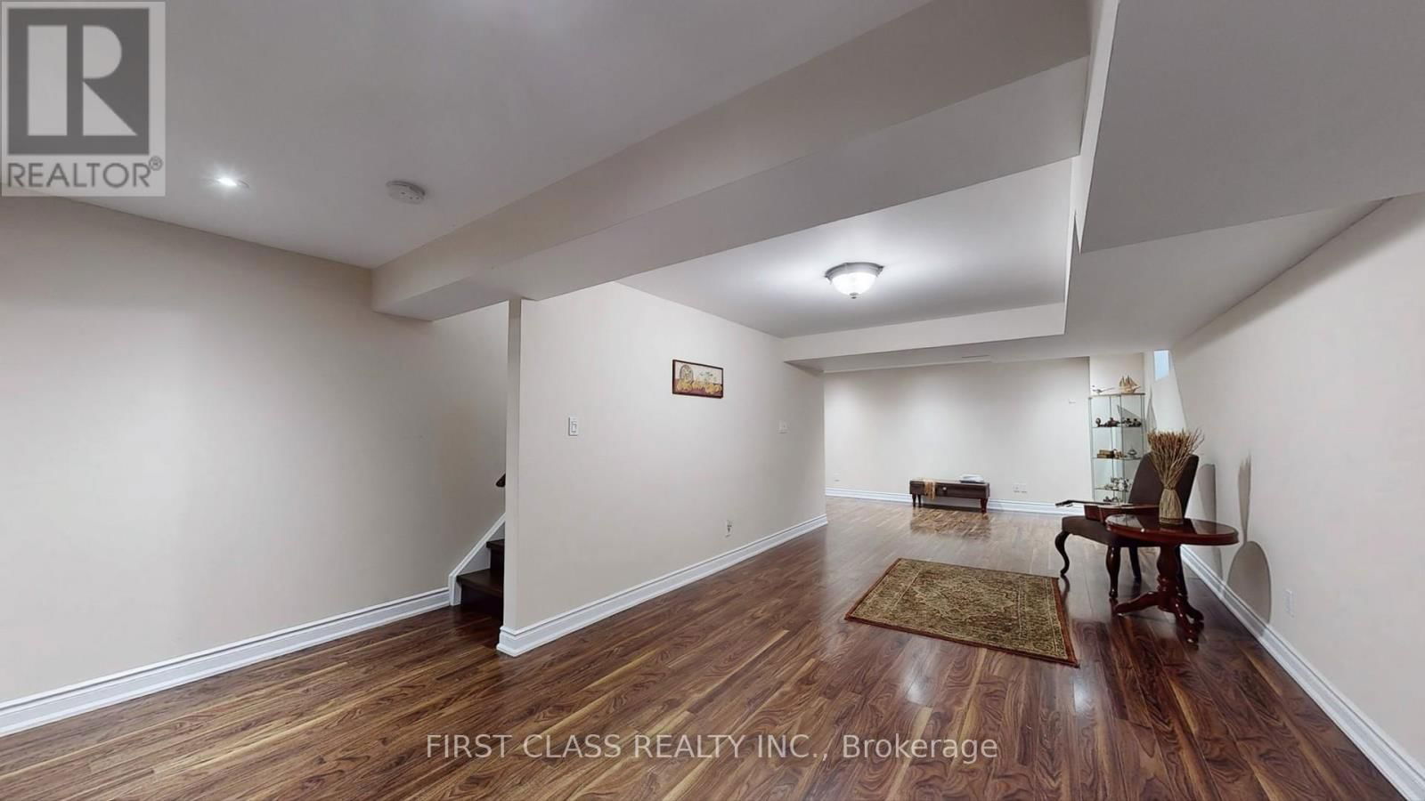 35 VALEMOUNT WAY SOUTH Image 32