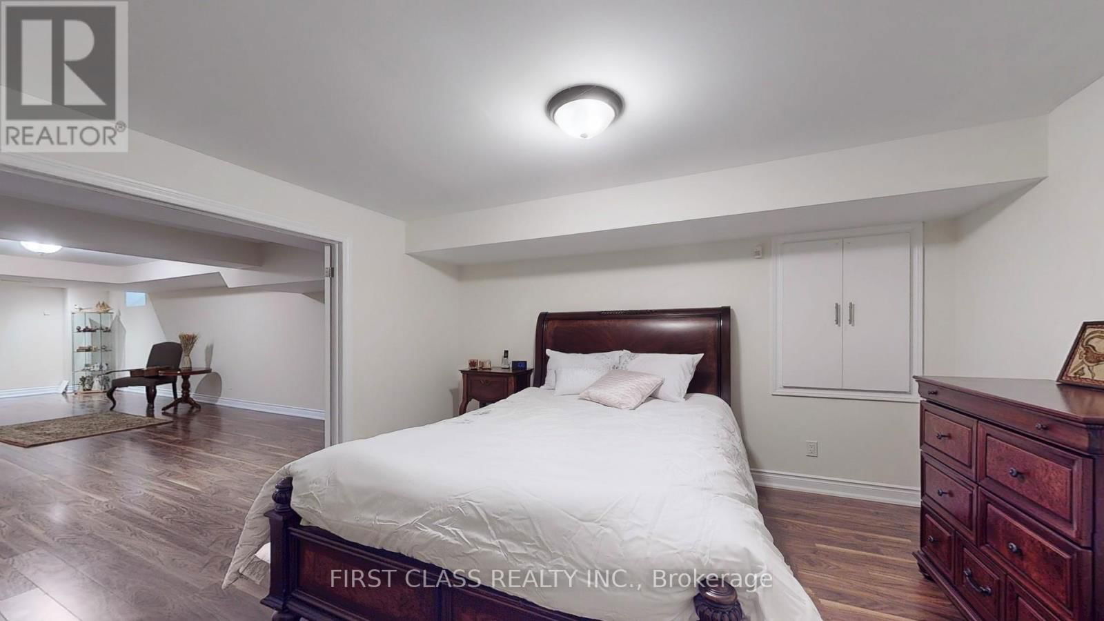 35 VALEMOUNT WAY SOUTH Image 36