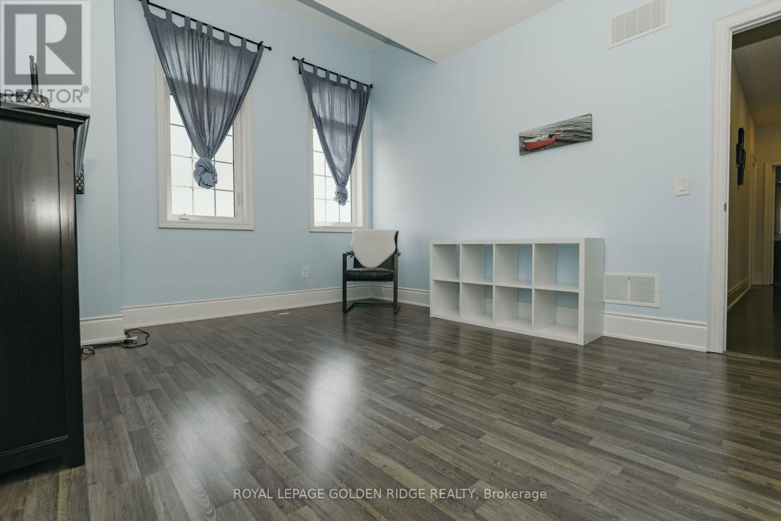 20 CRANE STREET Image 18