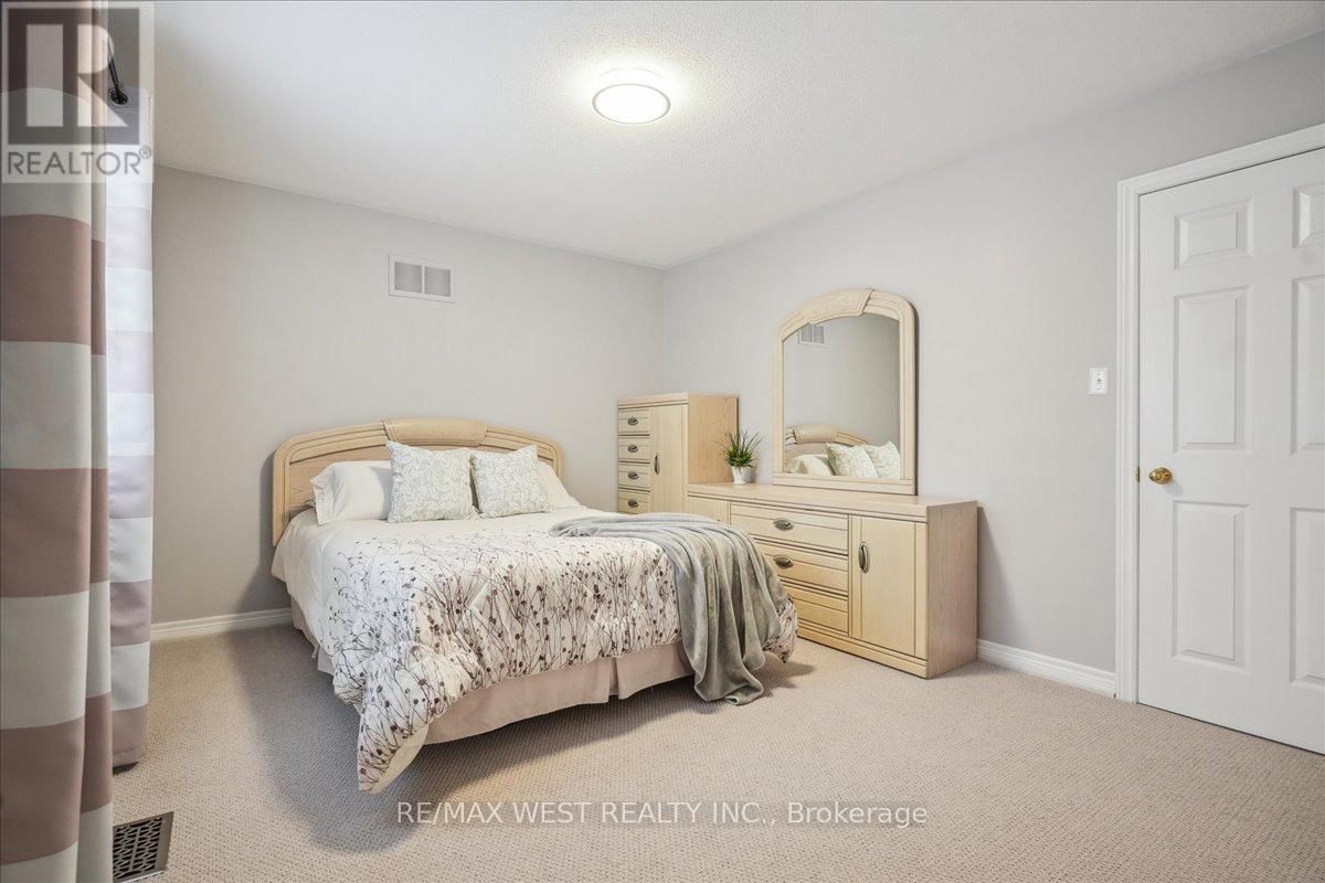 206 SHELBOURNE DRIVE Image 14