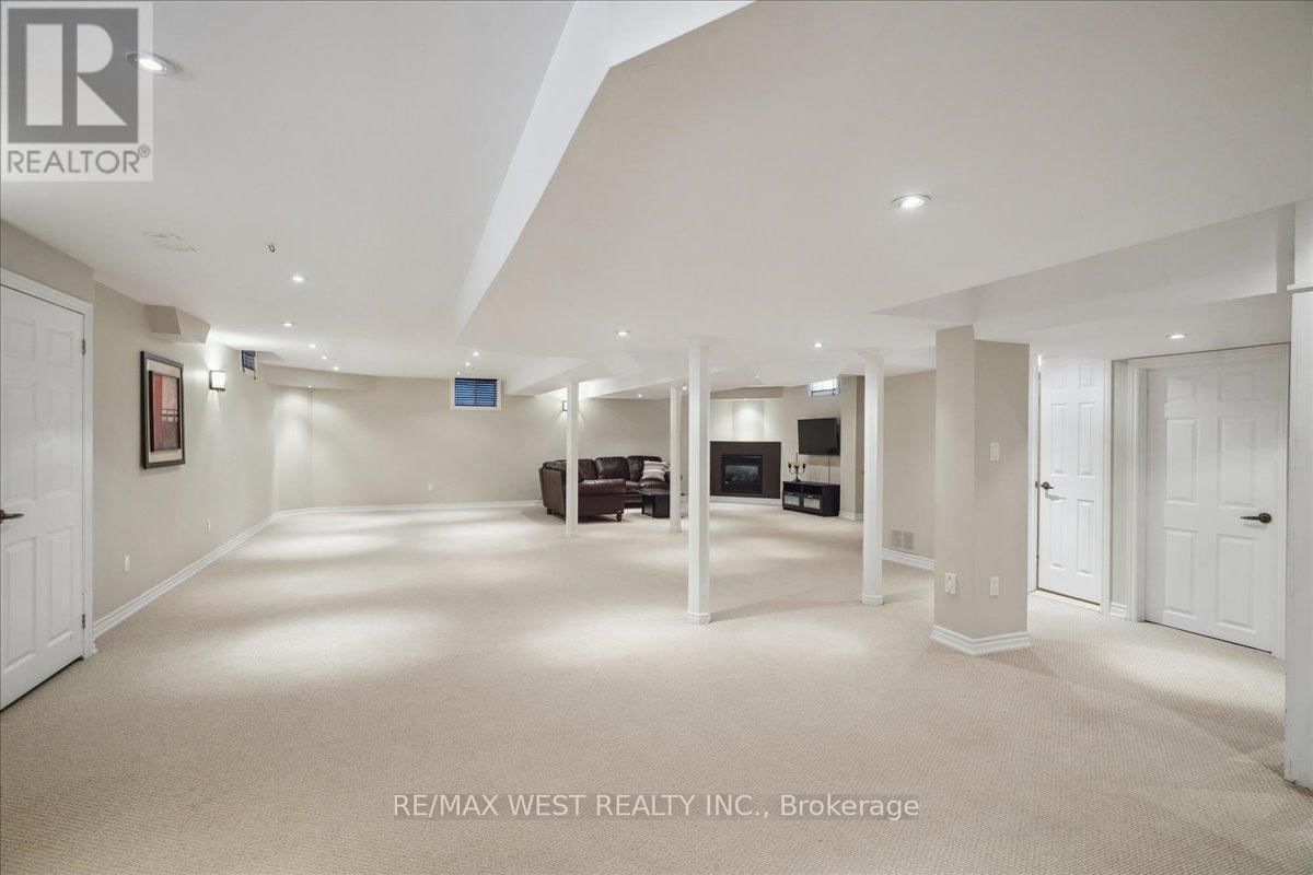 206 SHELBOURNE DRIVE Image 15
