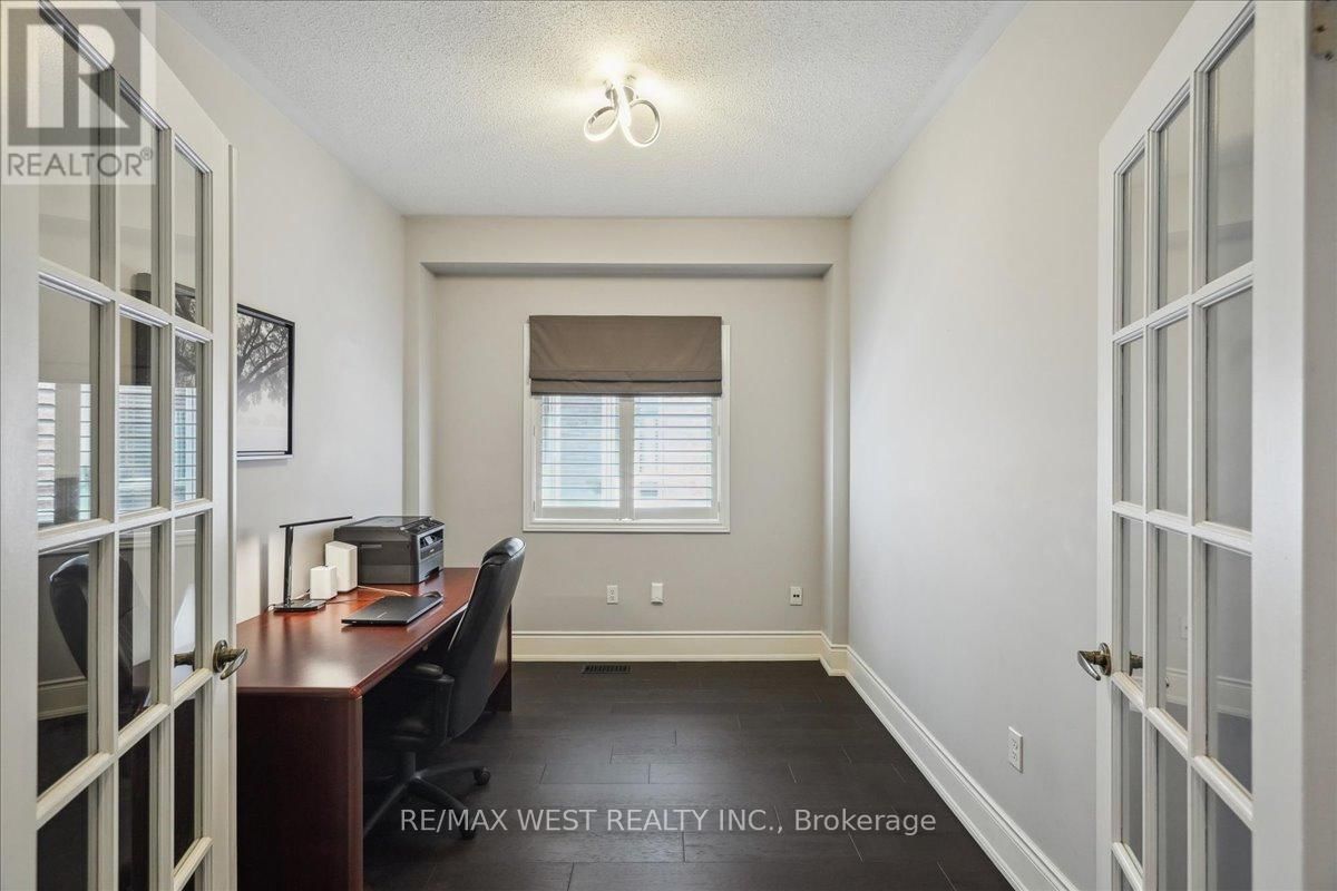 206 SHELBOURNE DRIVE Image 6