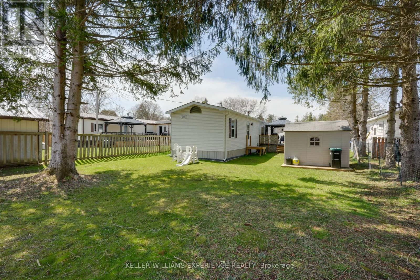 7 SHAMROCK CRESCENT Image 16
