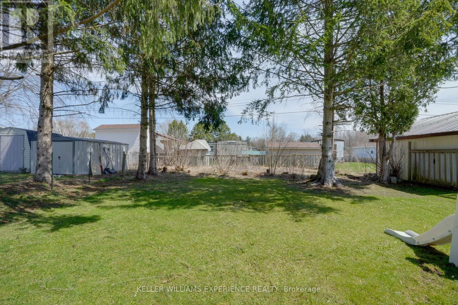 7 SHAMROCK CRESCENT Image 17