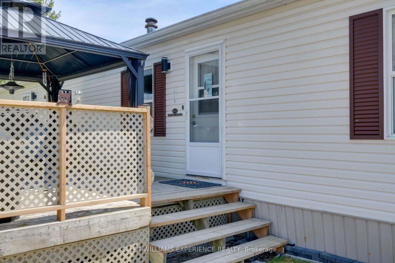 7 SHAMROCK CRESCENT Image 2