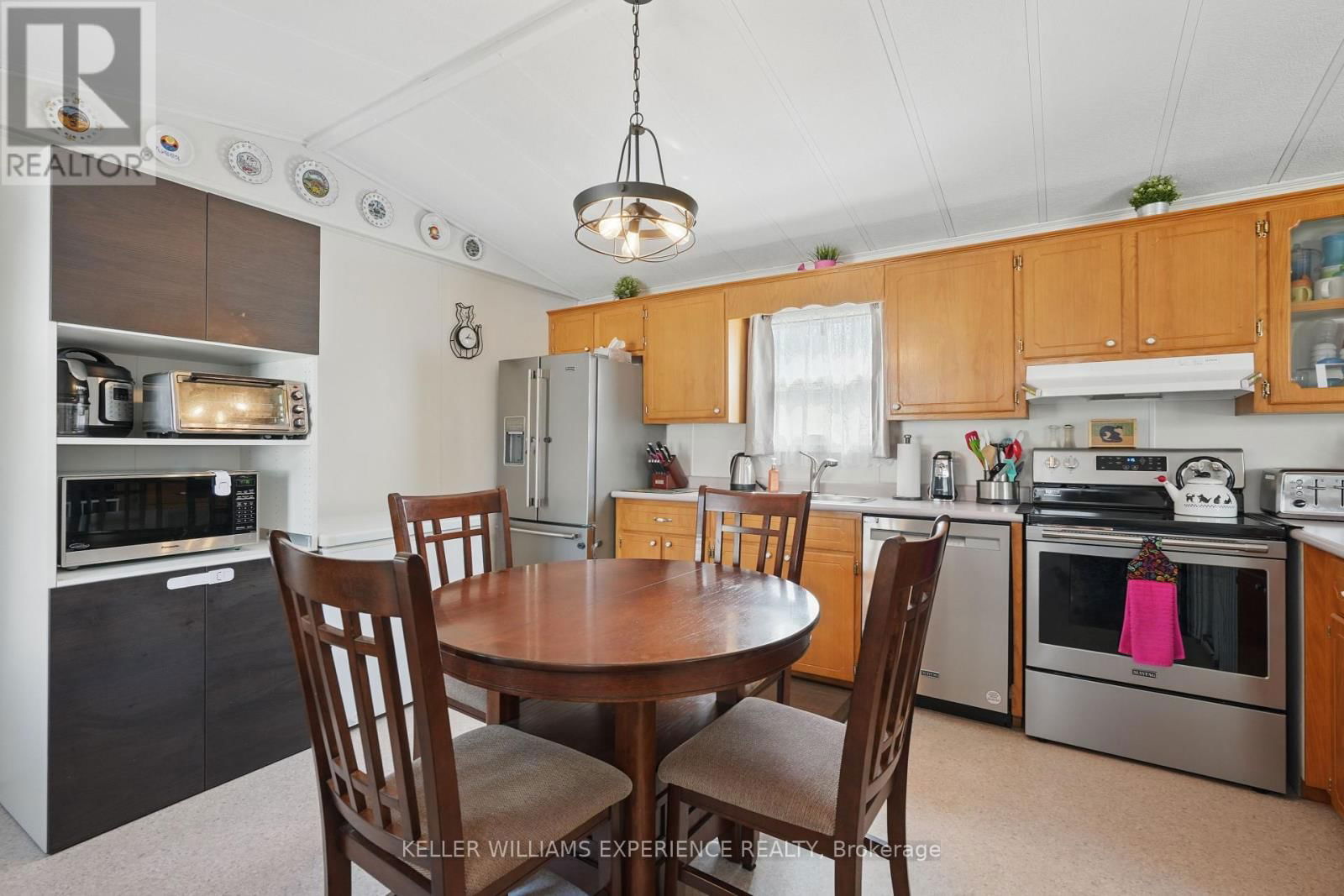 7 SHAMROCK CRESCENT Image 3