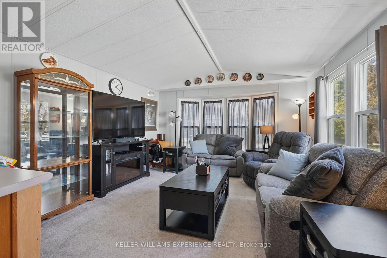 7 SHAMROCK CRESCENT Image 7