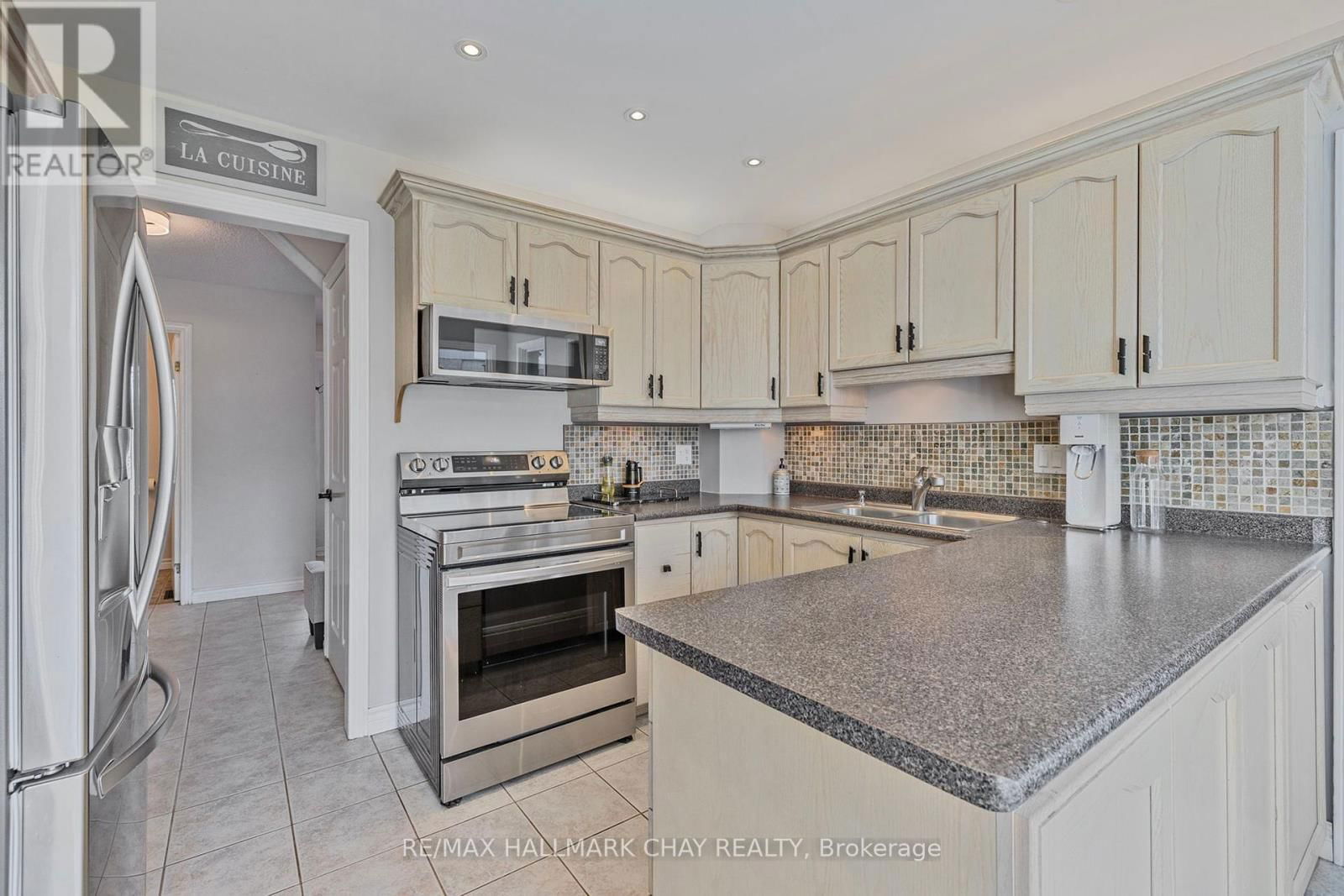 278 DURHAM COURT Image 14
