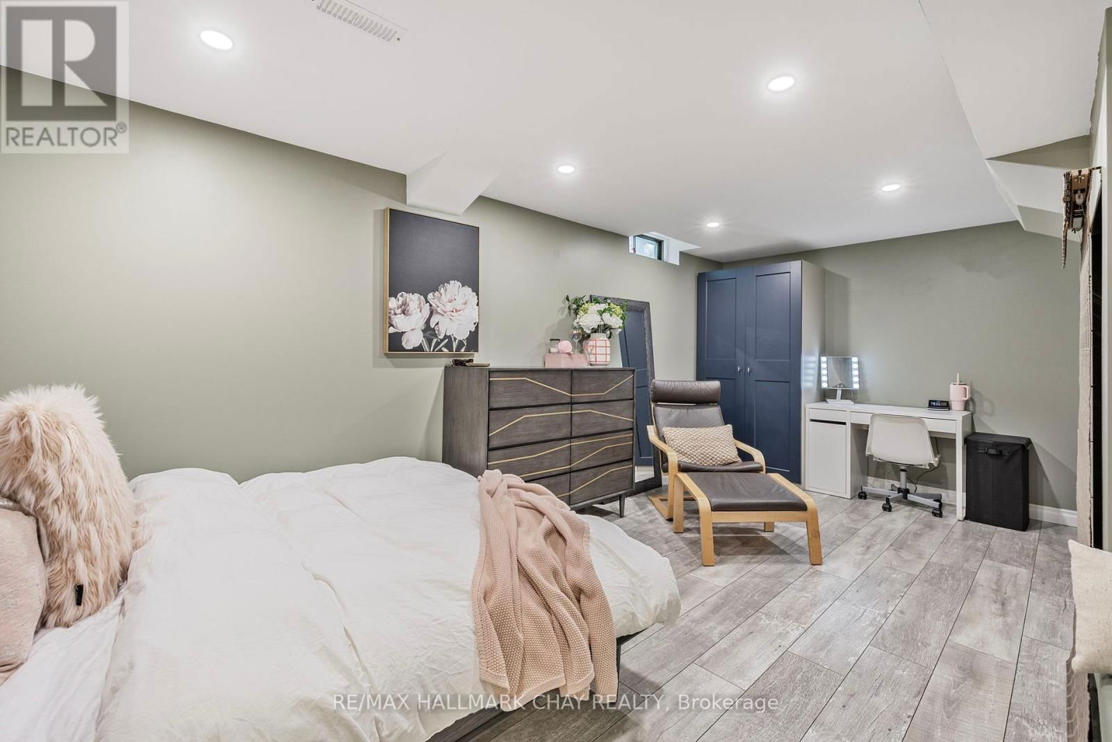 278 DURHAM COURT Image 31