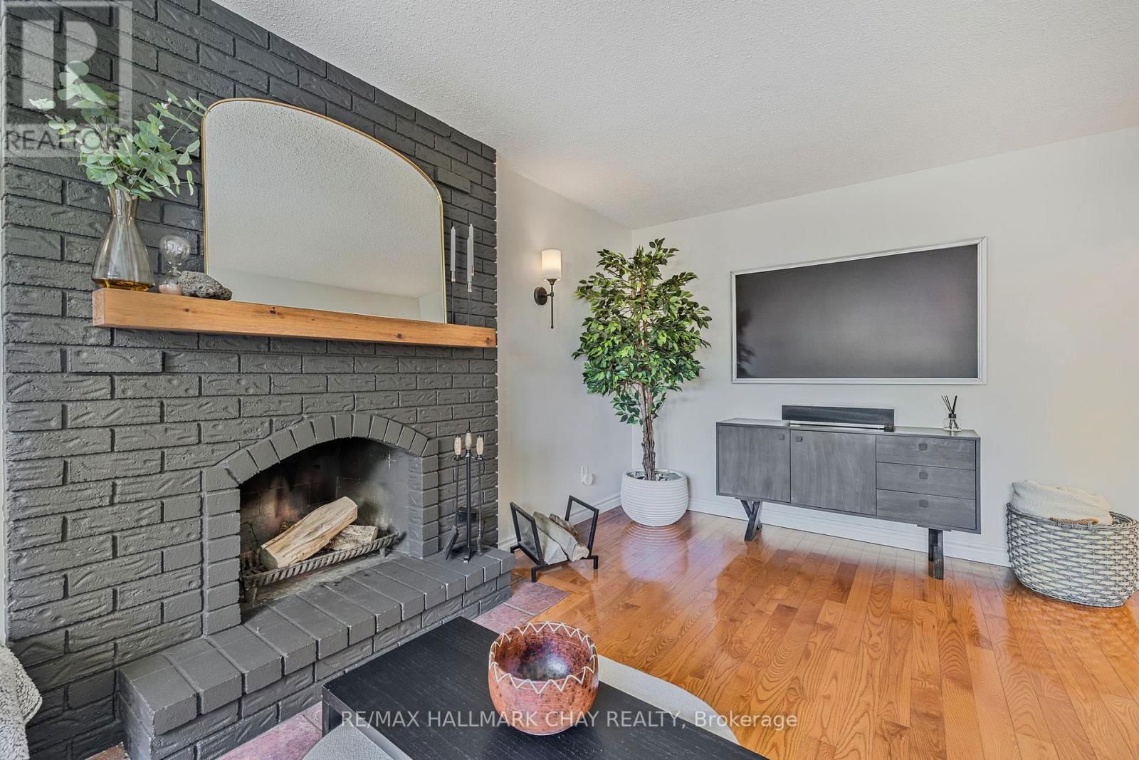 278 DURHAM COURT Image 9