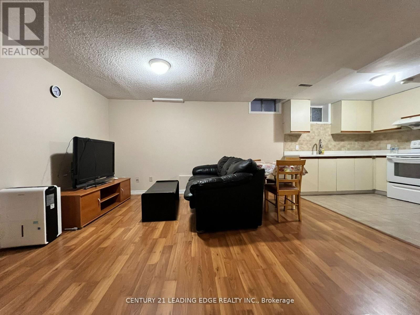 BSMT - 35 IRENEMOUNT CRESCENT Image 7