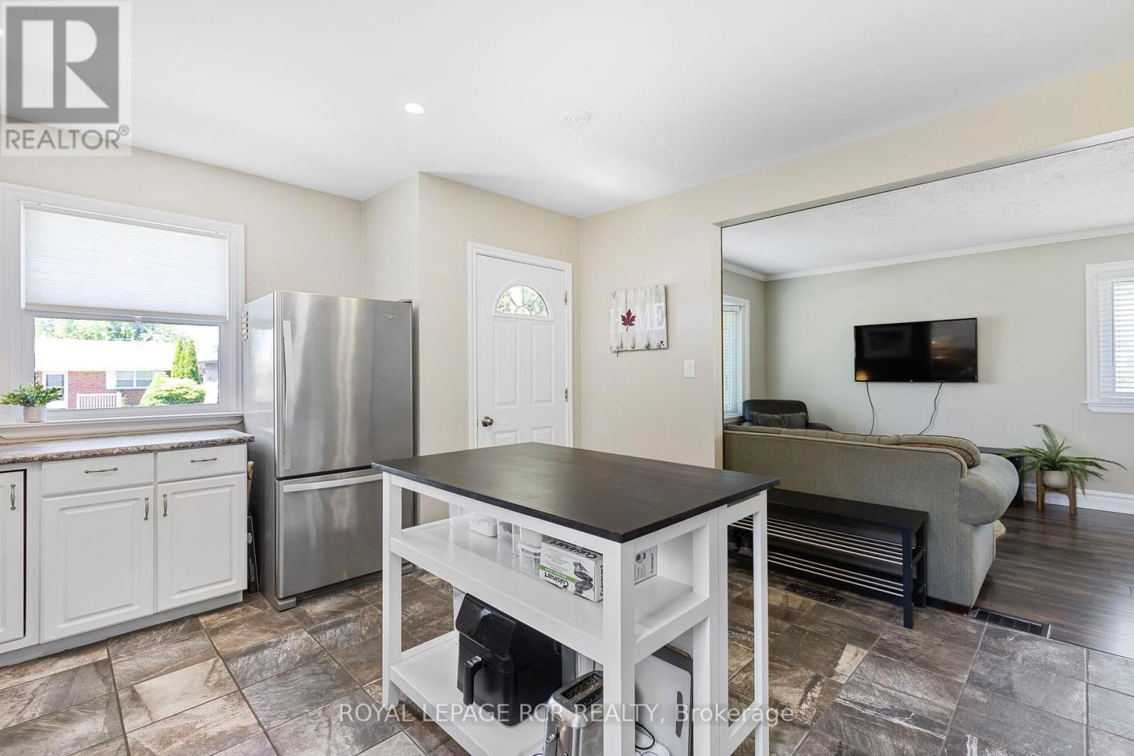 99 THORNTON AVENUE Image 10