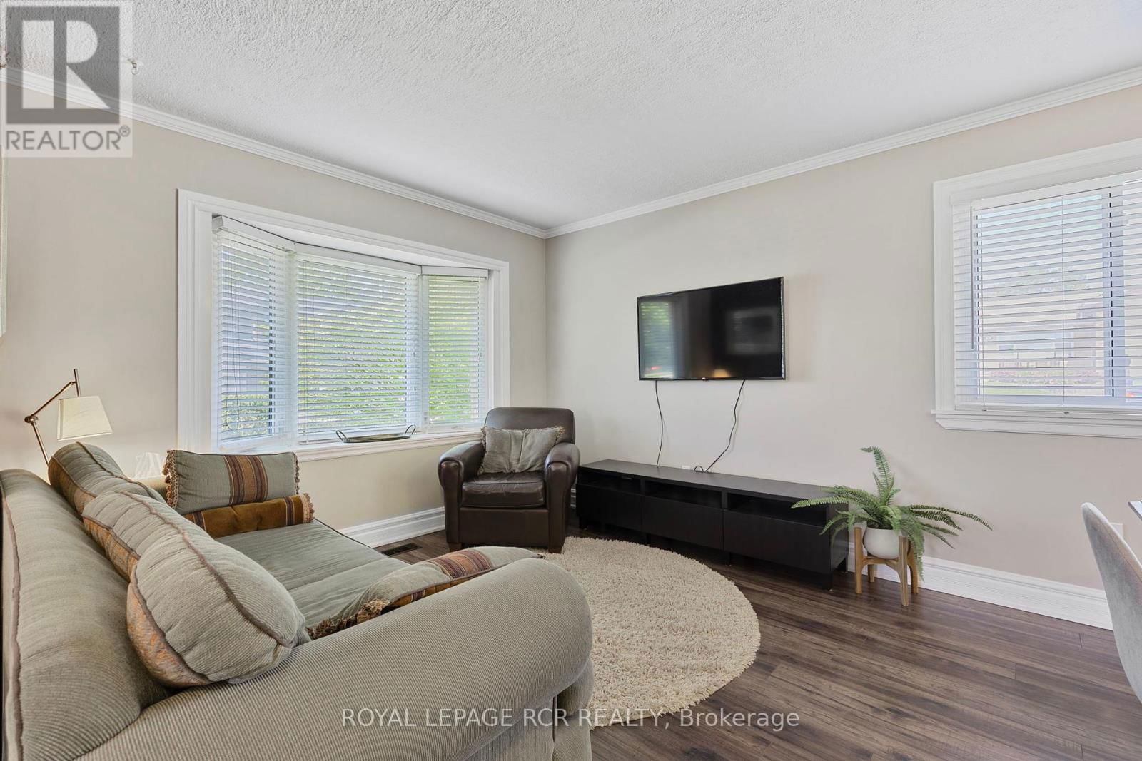 99 THORNTON AVENUE Image 11