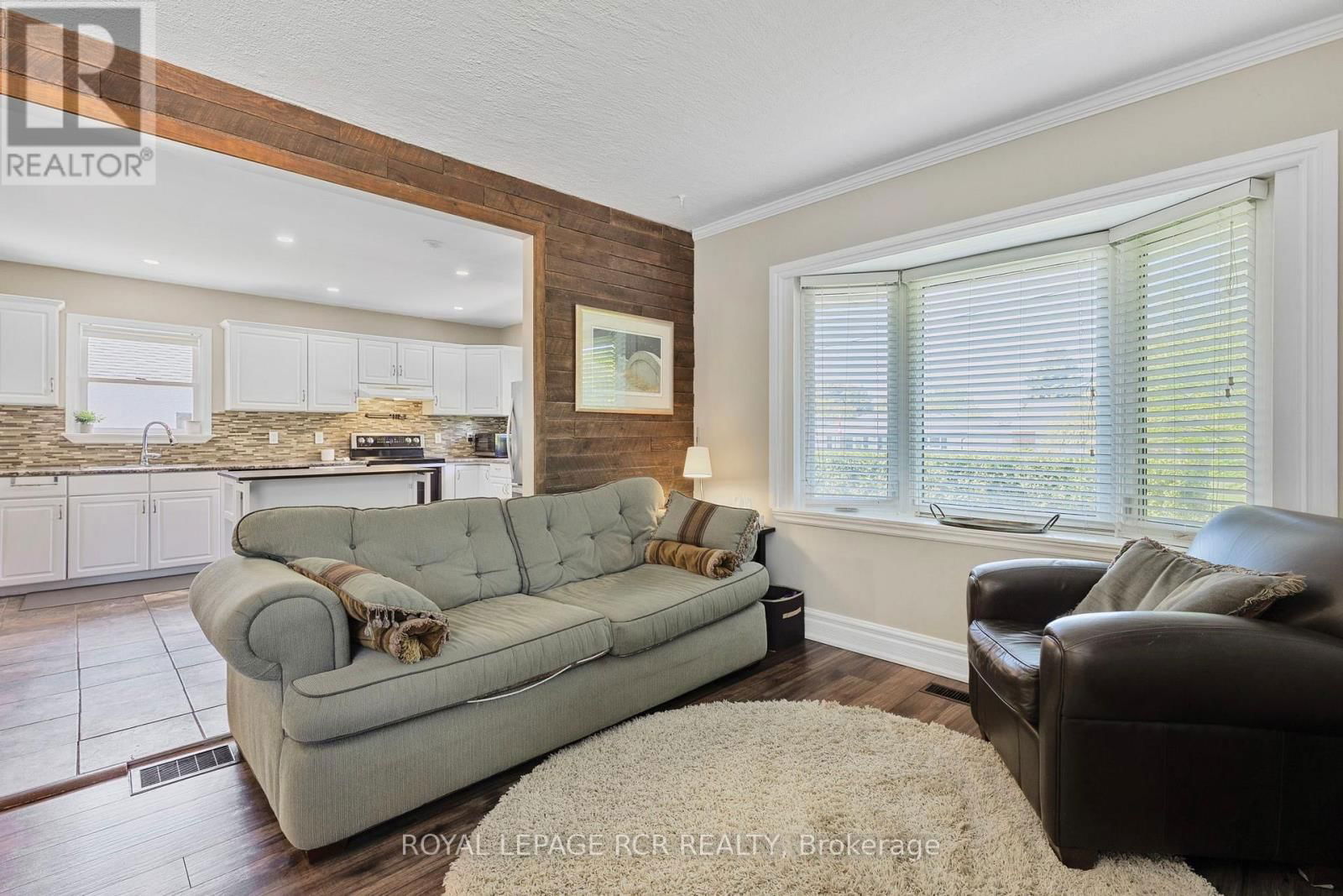 99 THORNTON AVENUE Image 12