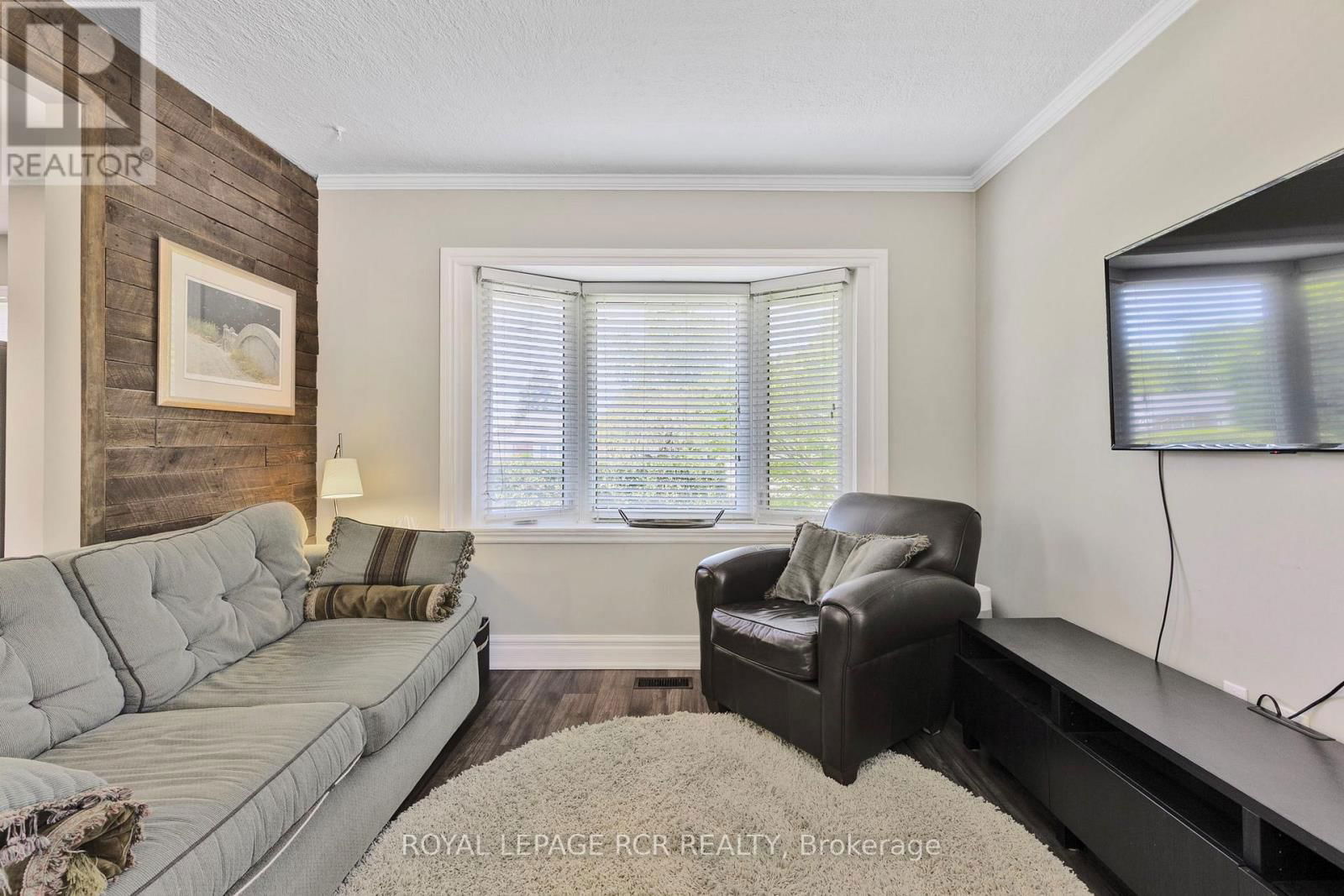 99 THORNTON AVENUE Image 13