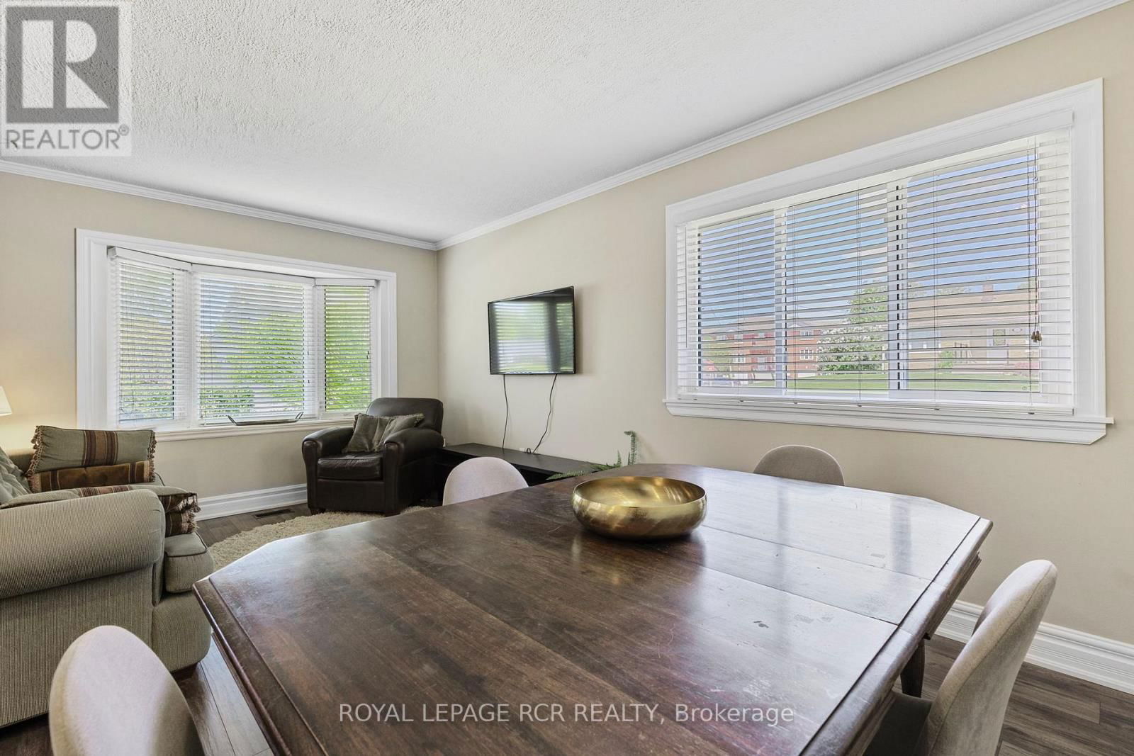 99 THORNTON AVENUE Image 16