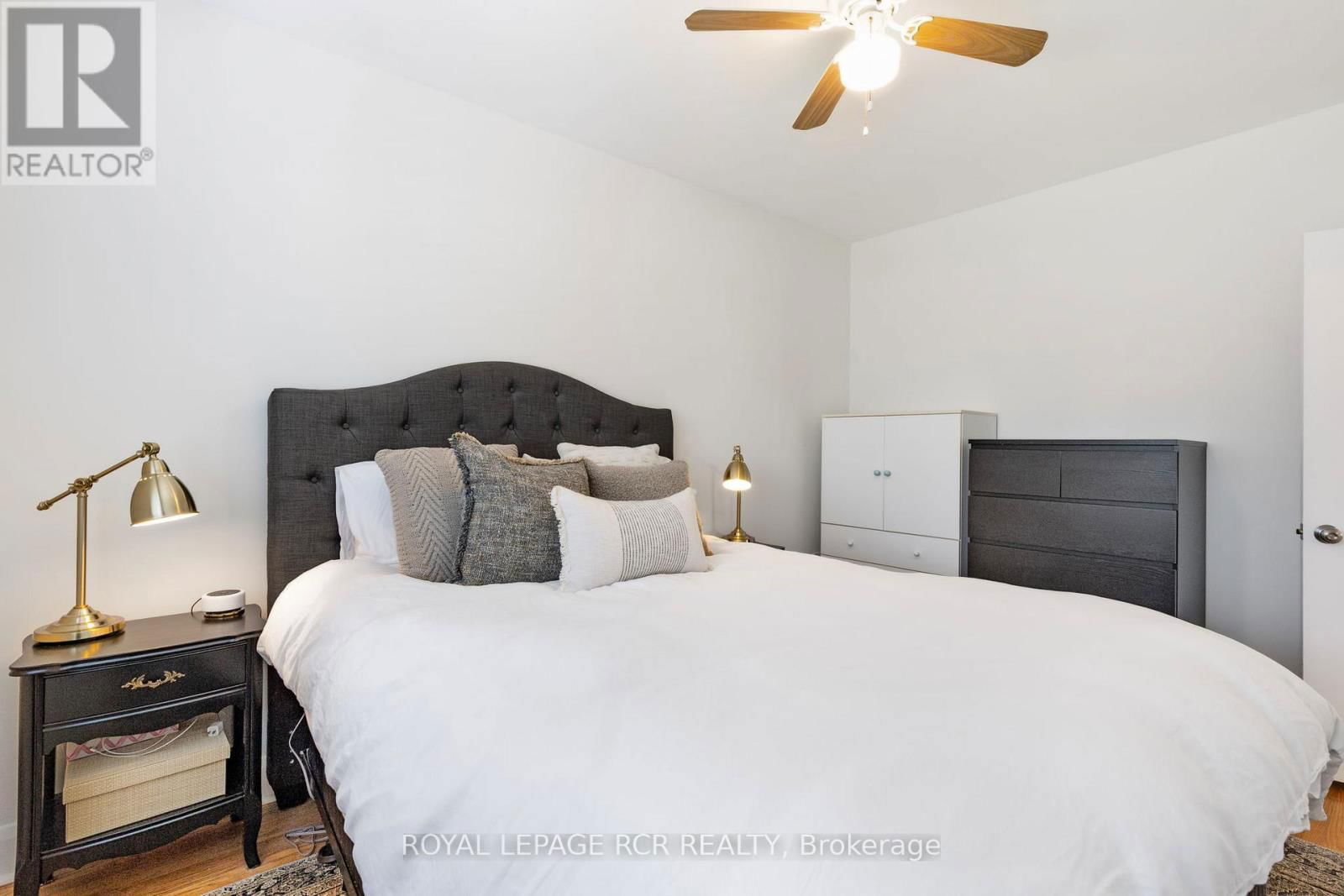 99 THORNTON AVENUE Image 24