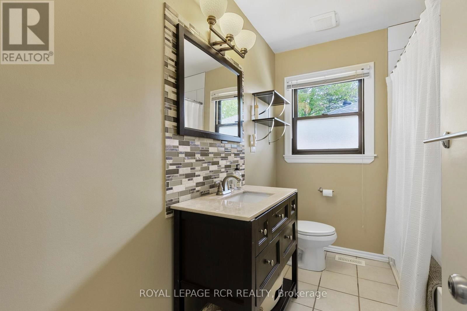 99 THORNTON AVENUE Image 26
