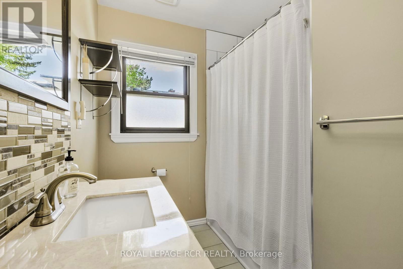 99 THORNTON AVENUE Image 27