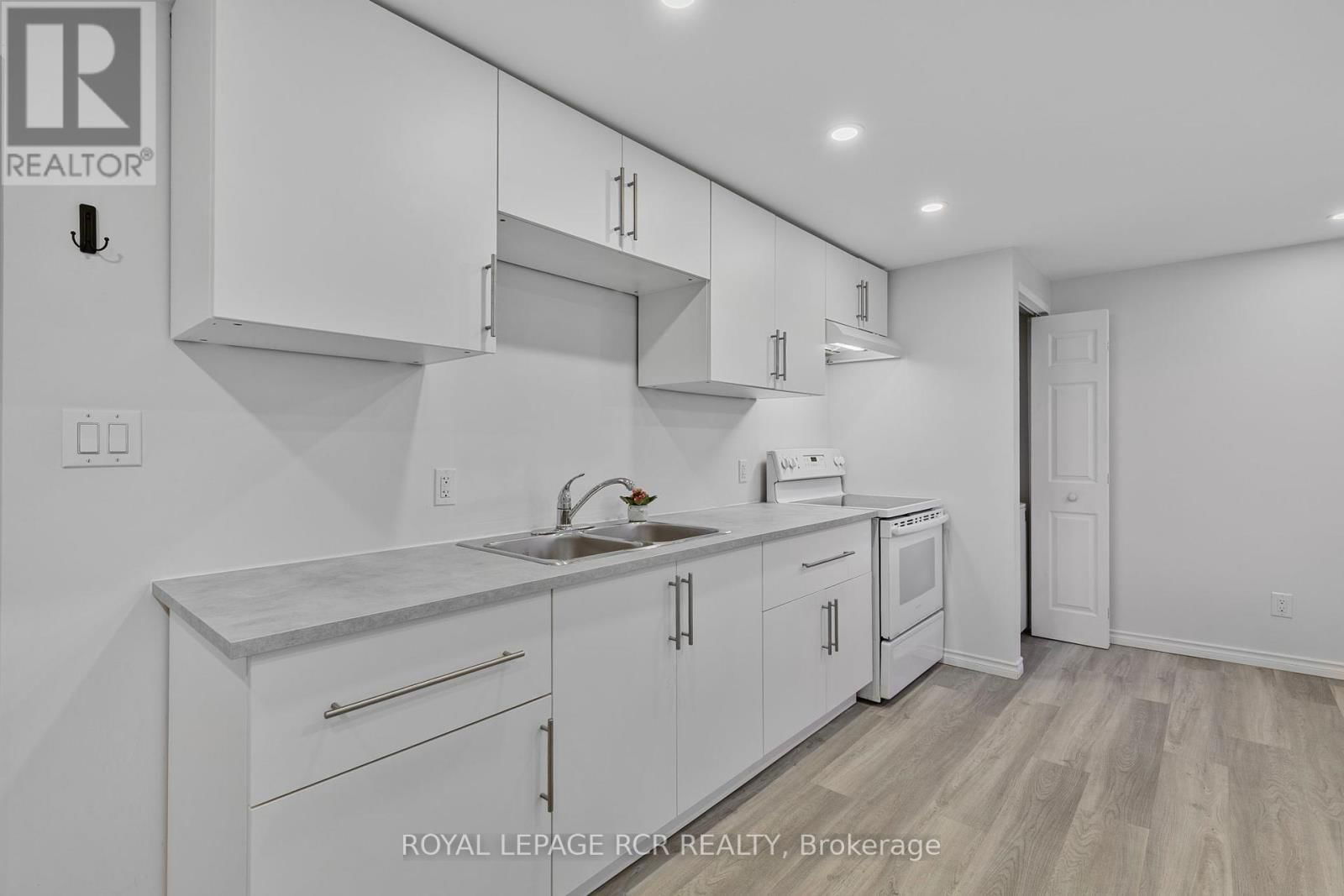 99 THORNTON AVENUE Image 30