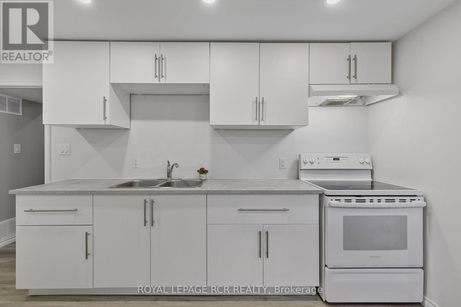 99 THORNTON AVENUE Image 31