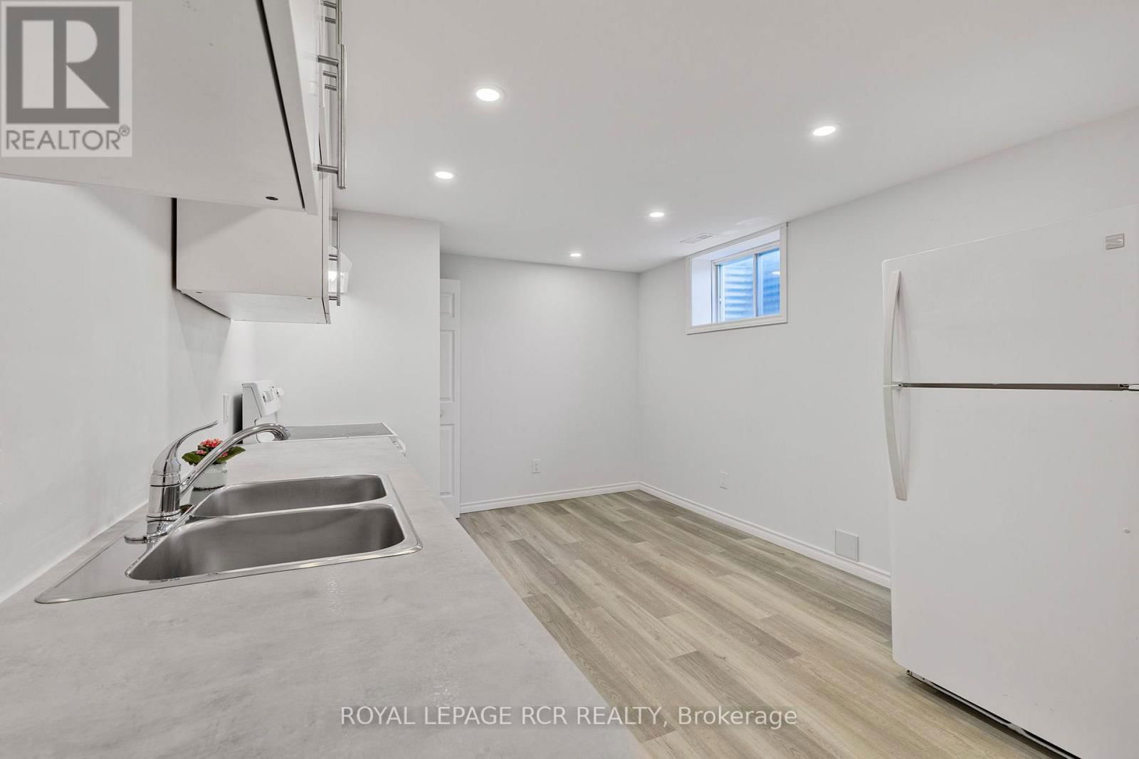 99 THORNTON AVENUE Image 35