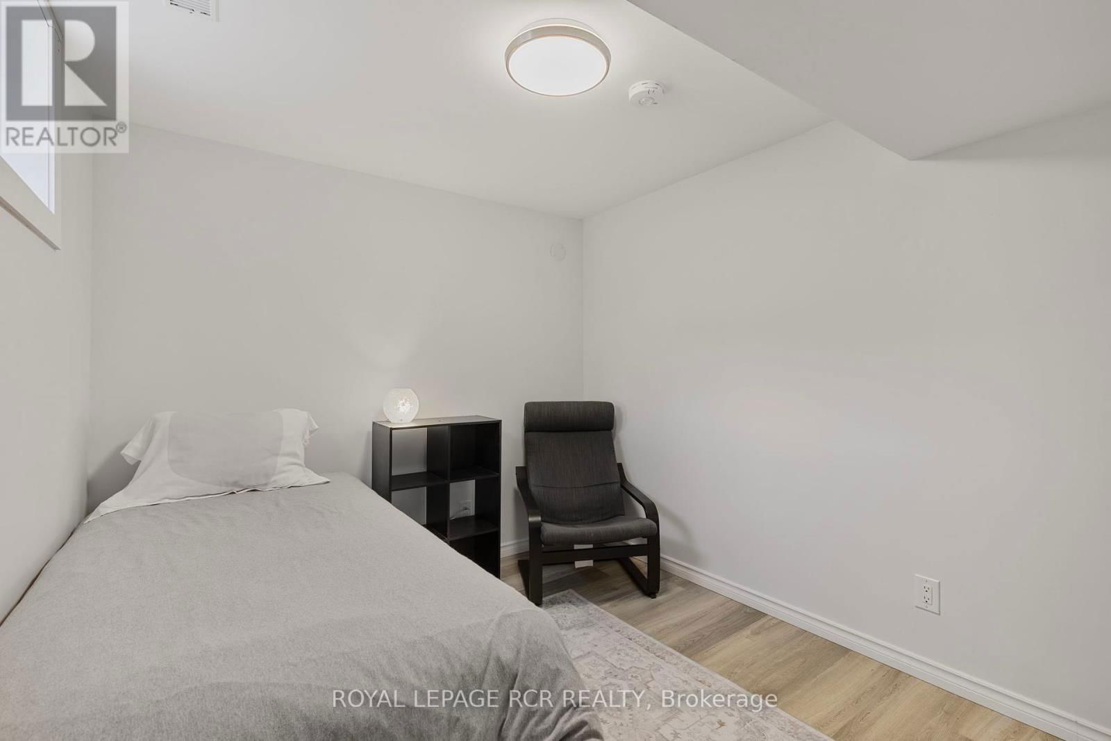 99 THORNTON AVENUE Image 40