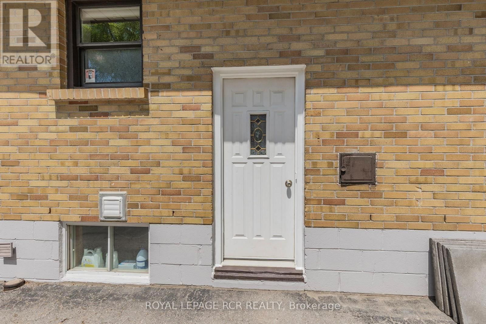 99 THORNTON AVENUE Image 42