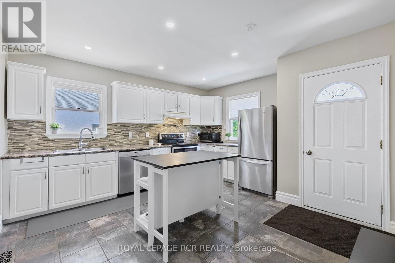 99 THORNTON AVENUE Image 8