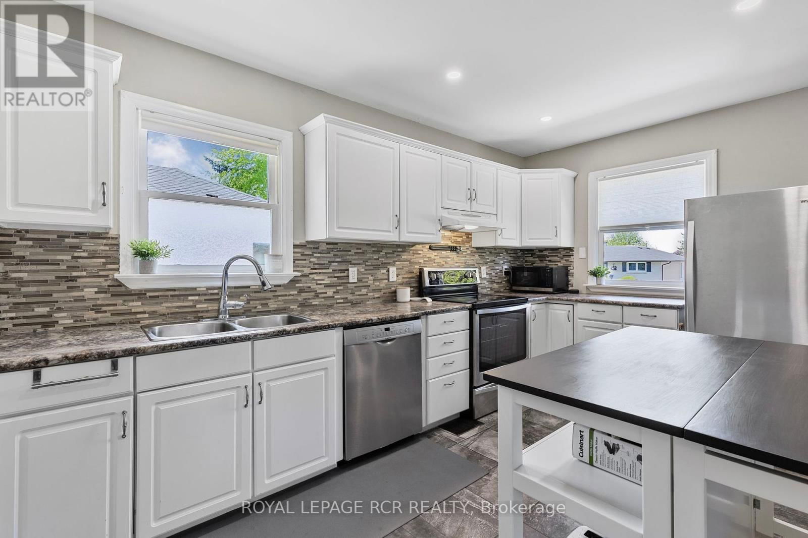 99 THORNTON AVENUE Image 9