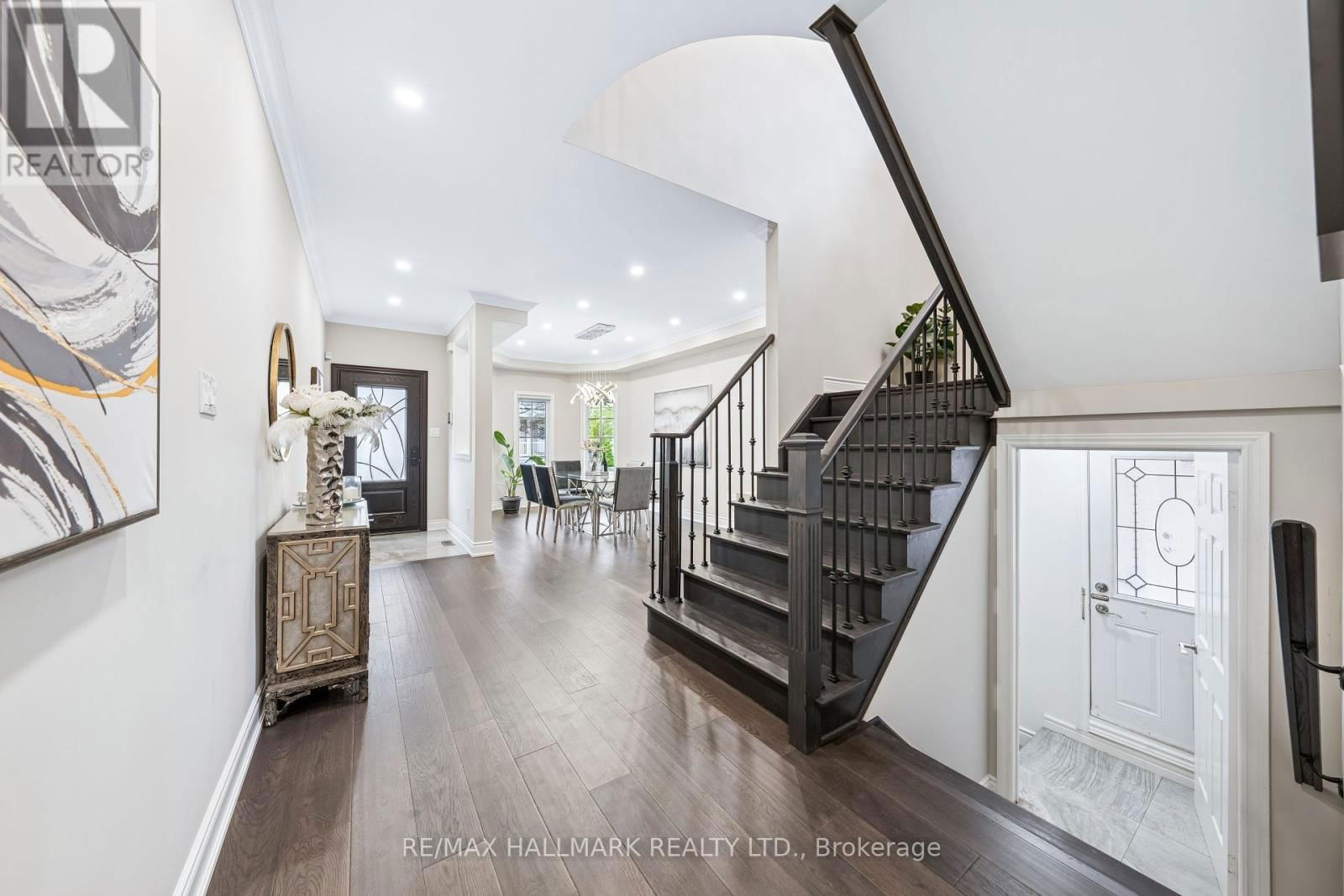 61 VANGUARD ROAD Image 12