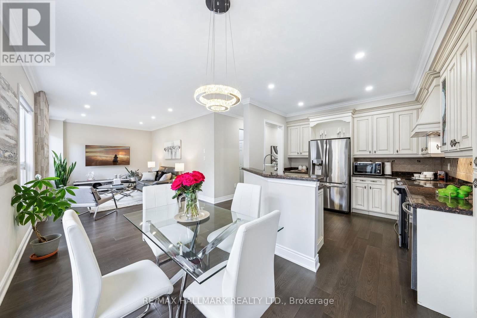 61 VANGUARD ROAD Image 13