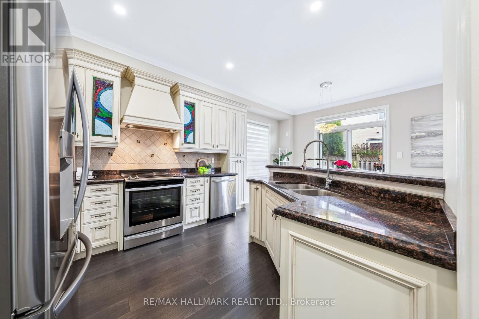 61 VANGUARD ROAD Image 16