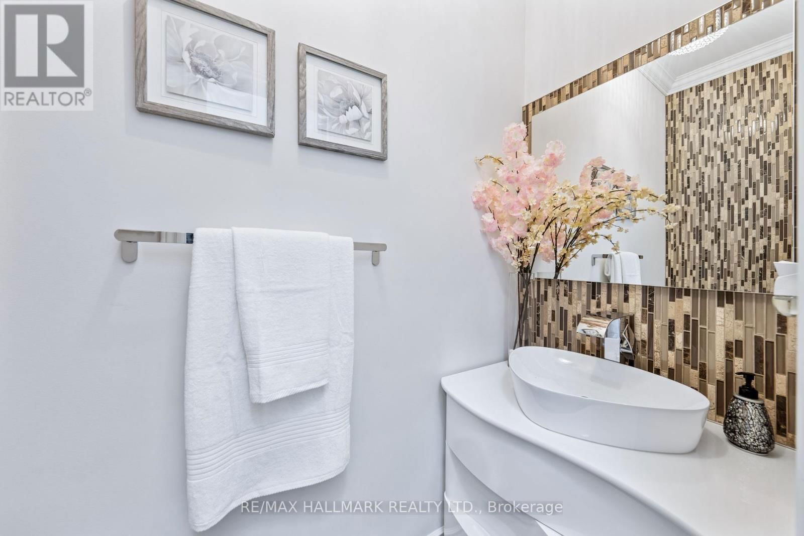 61 VANGUARD ROAD Image 20