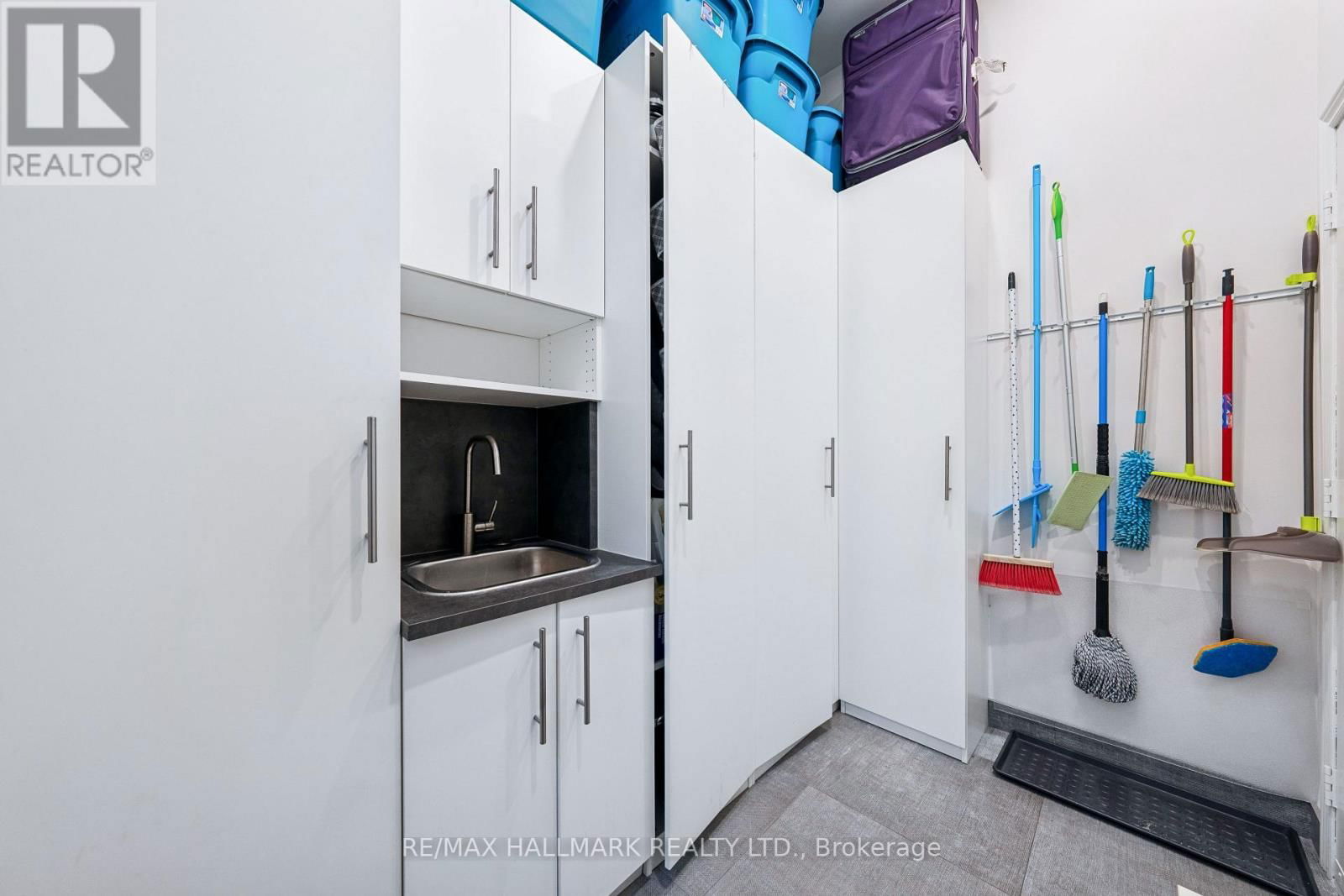 61 VANGUARD ROAD Image 21