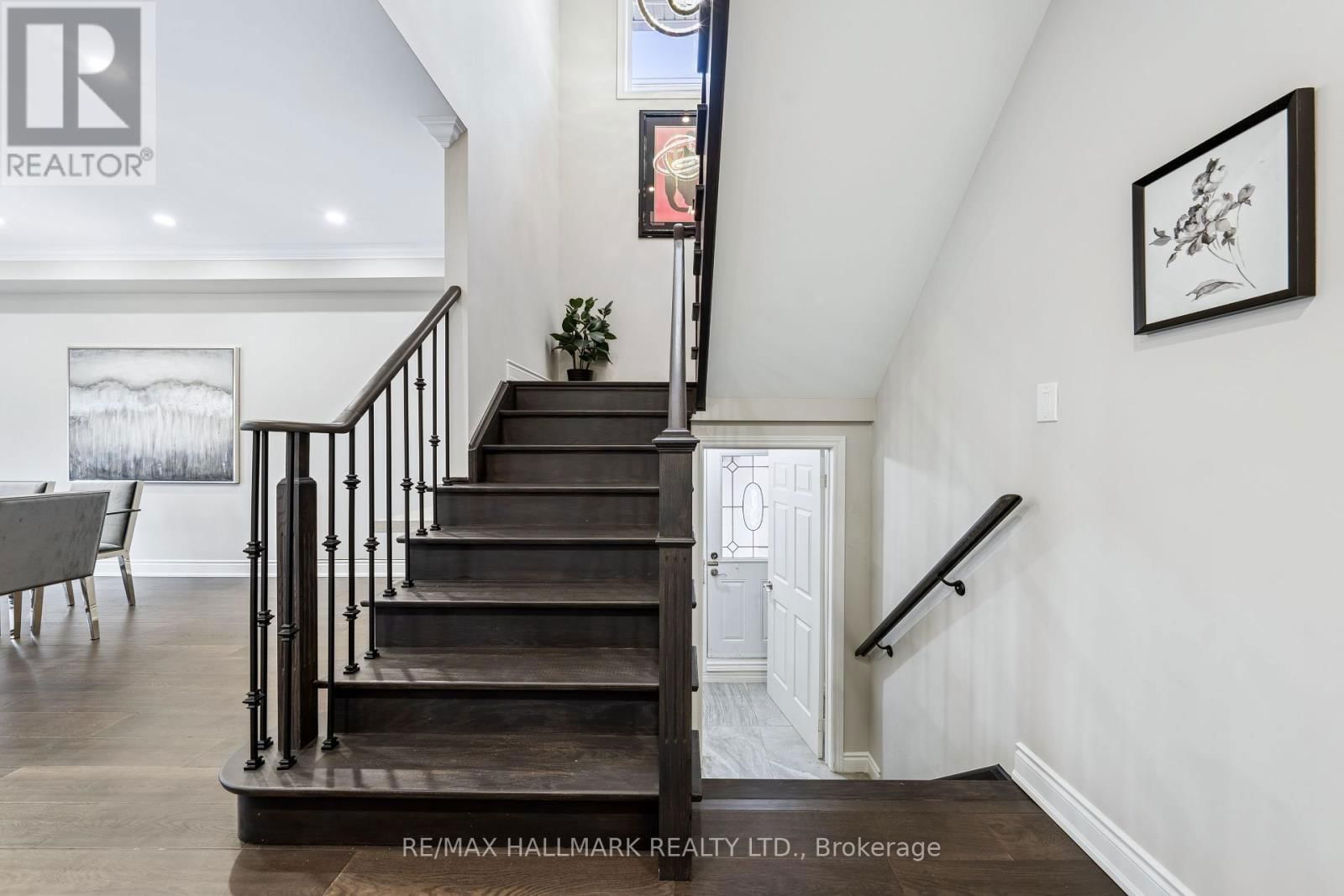 61 VANGUARD ROAD Image 22
