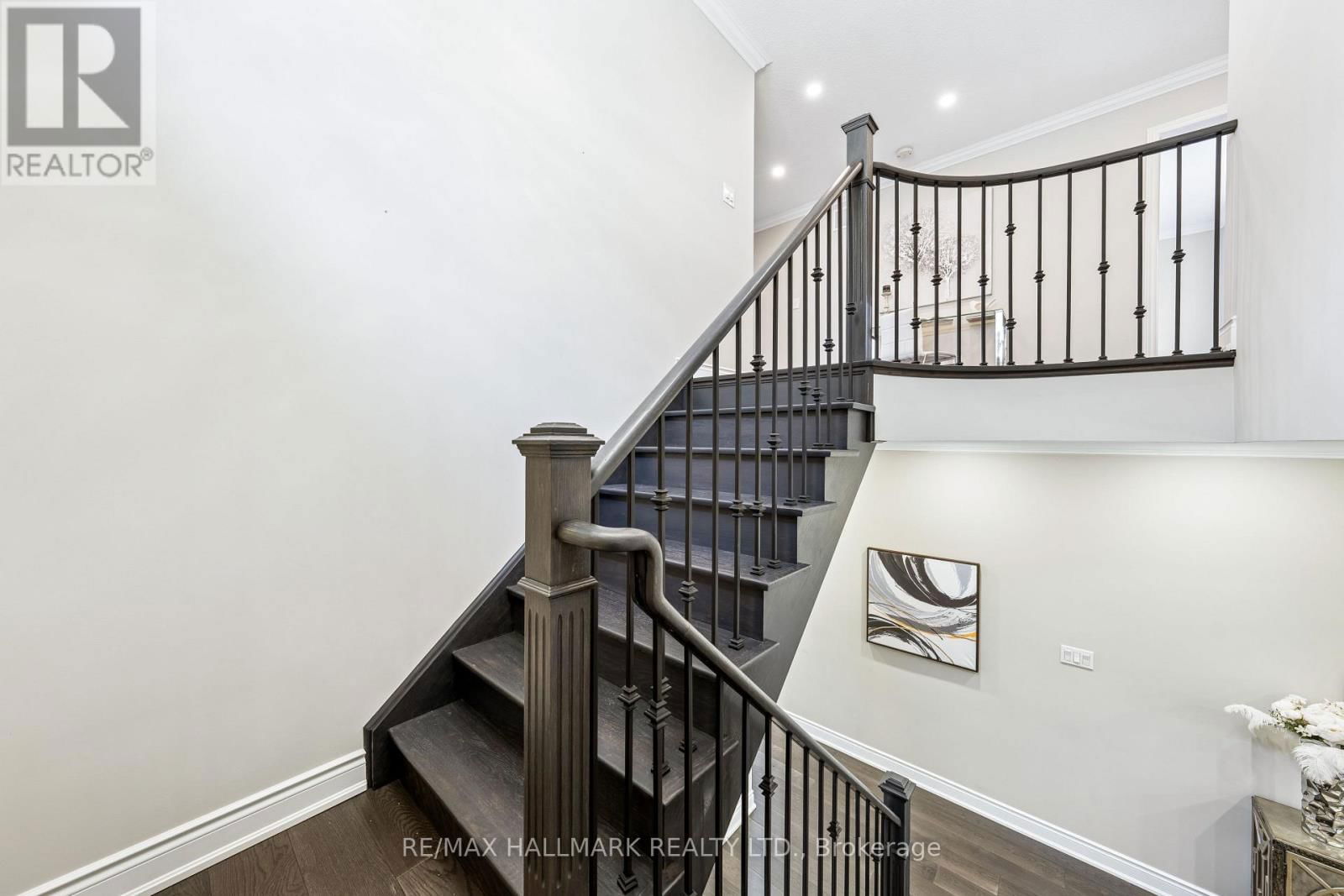61 VANGUARD ROAD Image 23