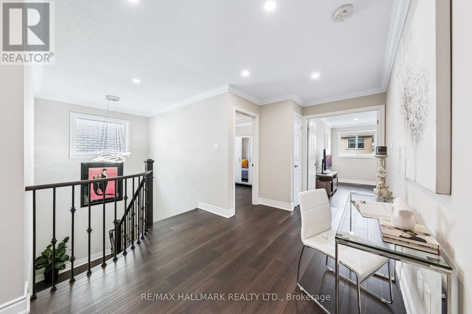 61 VANGUARD ROAD Image 24