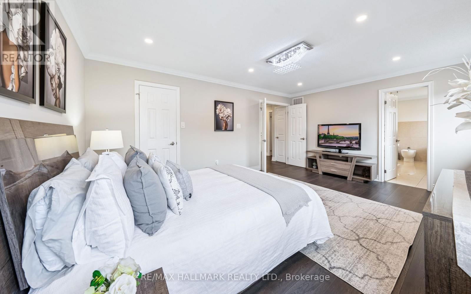61 VANGUARD ROAD Image 29