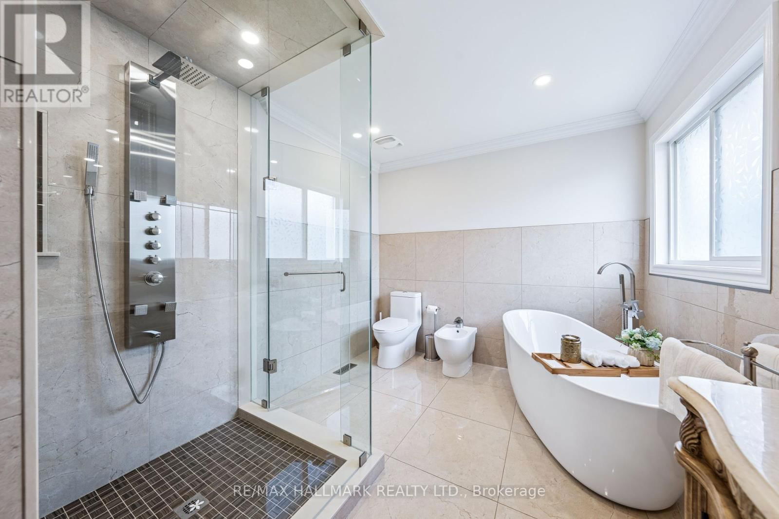 61 VANGUARD ROAD Image 30