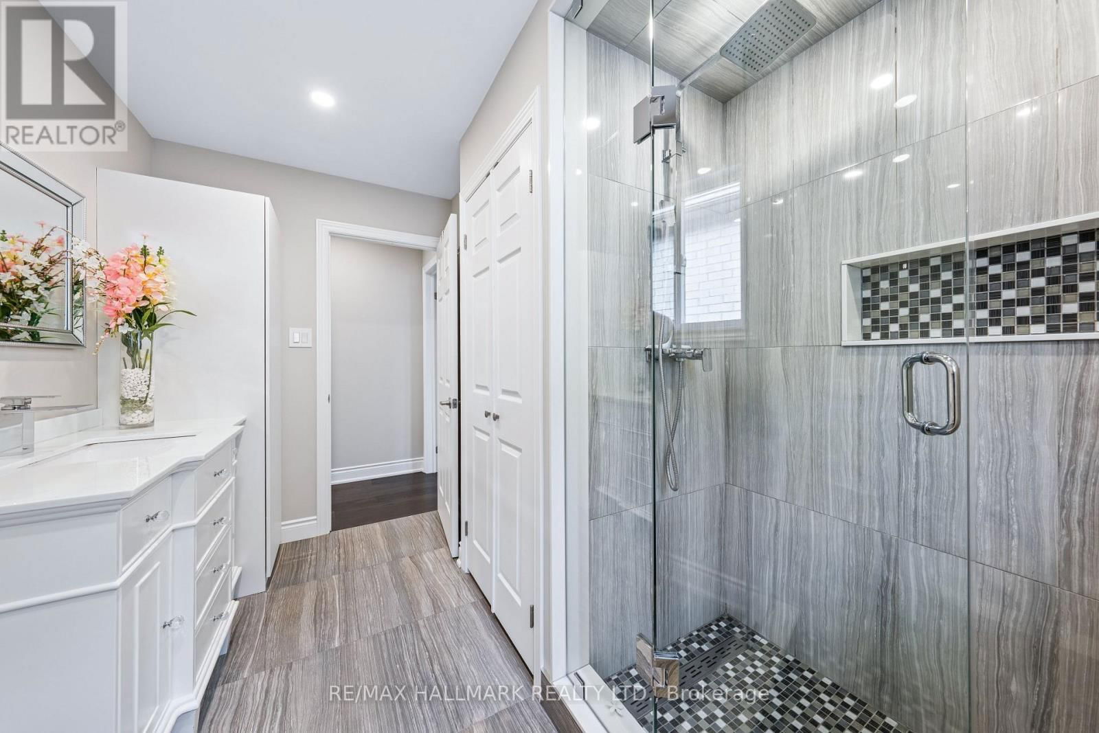 61 VANGUARD ROAD Image 37