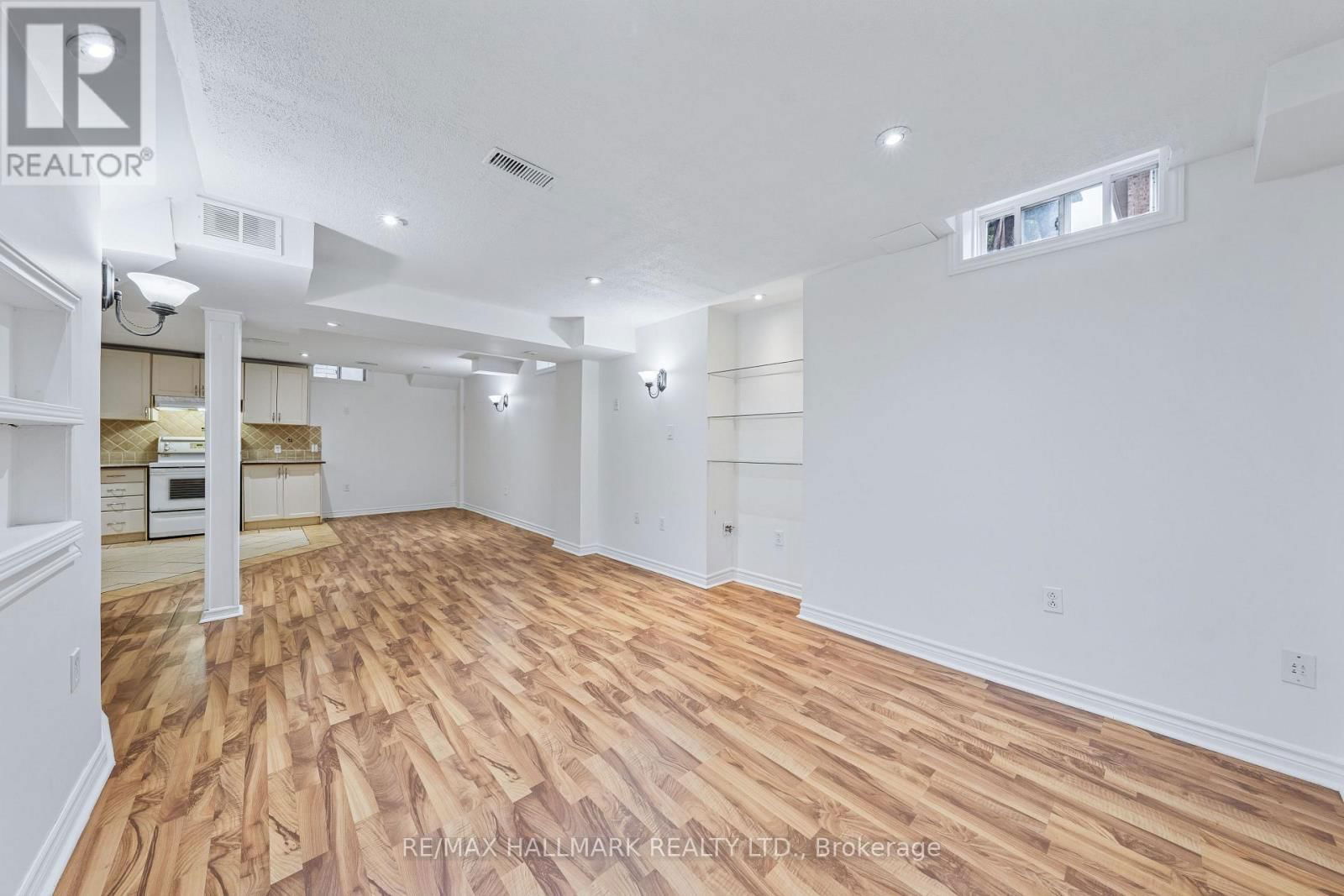 61 VANGUARD ROAD Image 45