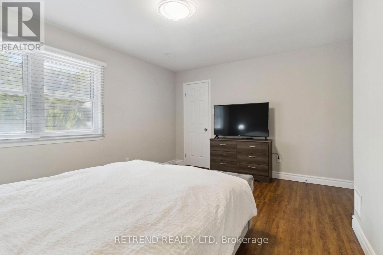 8 NILES WAY Image 23