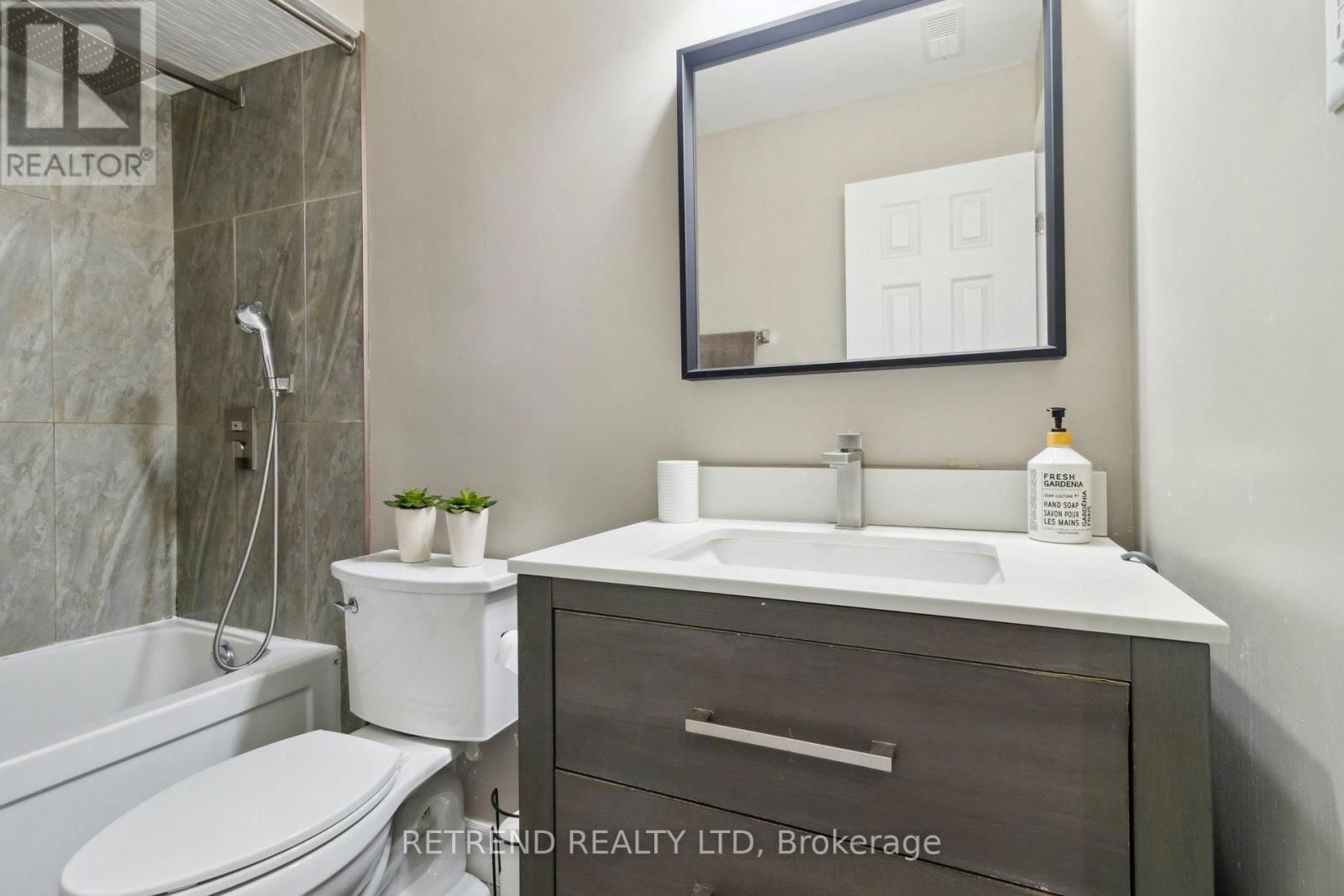 8 NILES WAY Image 32